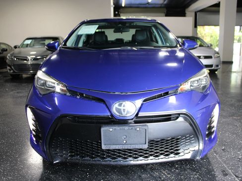 Used 2018 Toyota Corolla SE w/ SE Premium Package FWD image 6