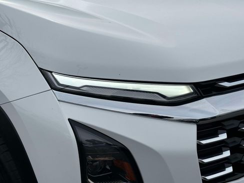 Used 2025 Chevrolet Equinox LT w/ Convenience Package II AWD/4WD image 8