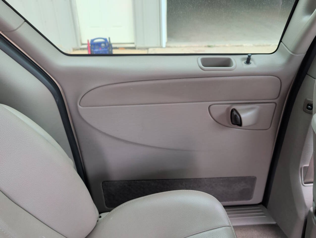 Used 2003 Chrysler Town & Country LXi FWD image 28