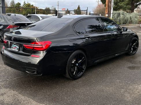 Used 2019 BMW 740i w/ M Sport Package image 19