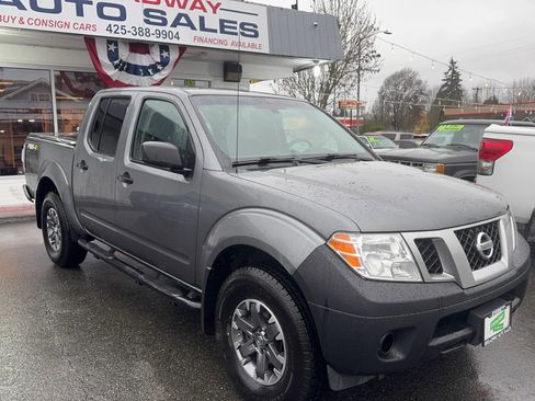 Used 2018 Nissan Frontier PRO-4X image 3