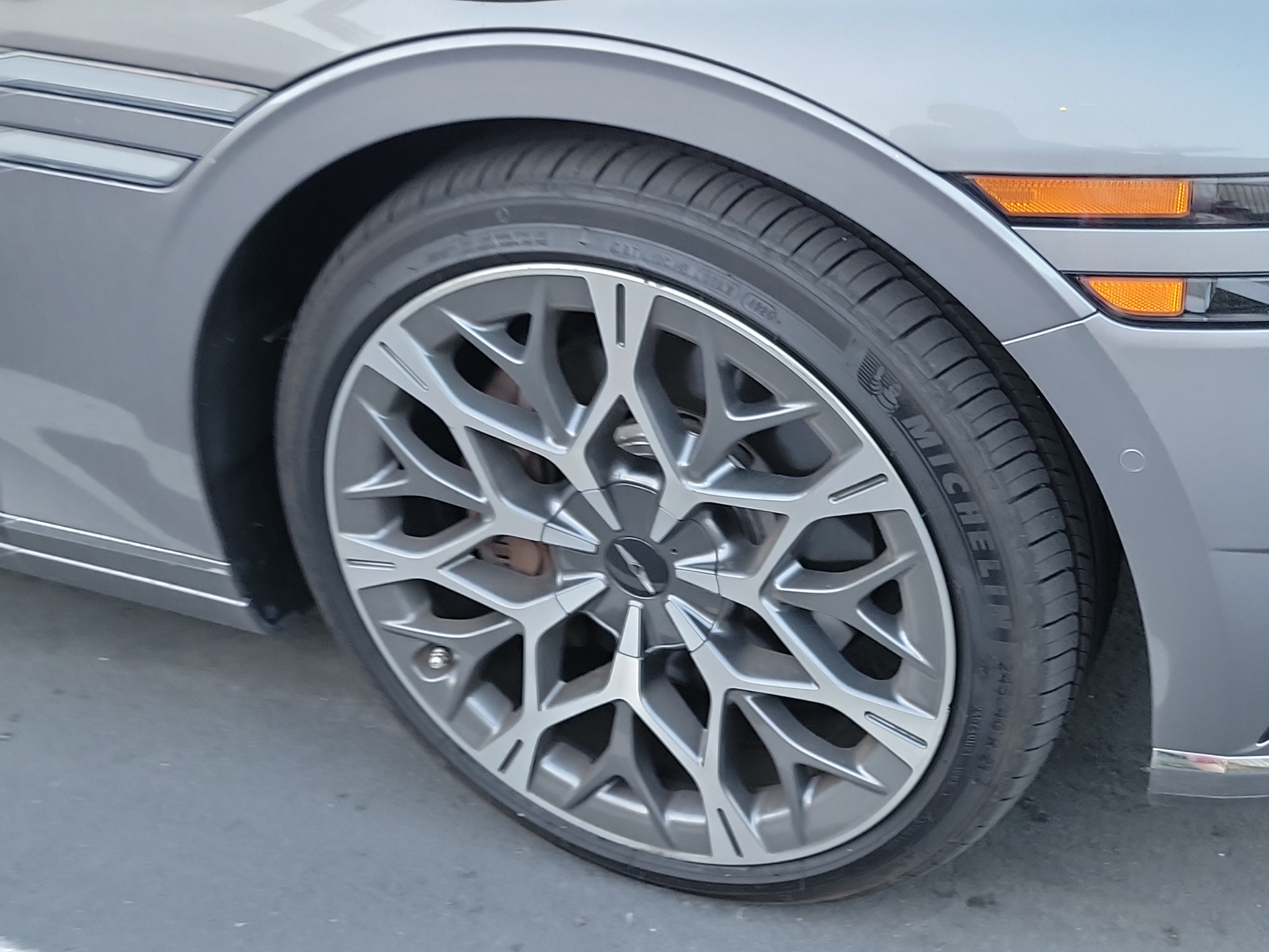 Used 2023 Genesis G90 3.5T AWD/4WD image 4