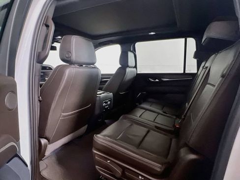 Used 2024 GMC Yukon XL Denali RWD image 17