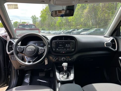 Used 2025 Kia Soul LX w/ LX Technology Package image 28