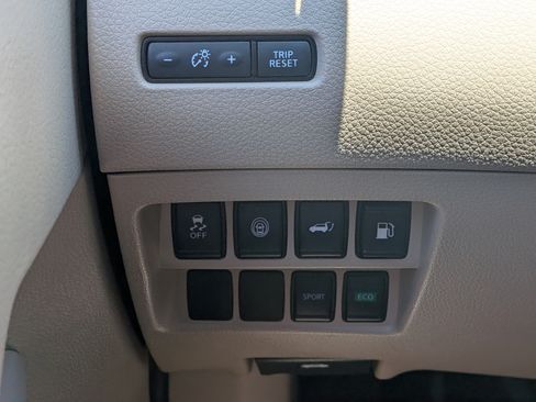Used 2020 Nissan Rogue SV FWD image 23
