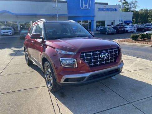 Used 2025 Hyundai Venue SEL FWD image 2