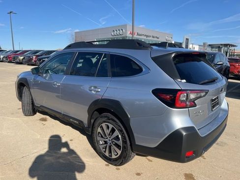 Used 2025 Subaru Outback Premium image 4