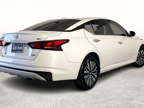 Used 2024 Nissan Altima 2.5 SV AWD/4WD image 2
