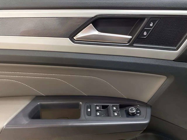 Used 2021 Volkswagen Atlas SEL R-Line FWD image 31