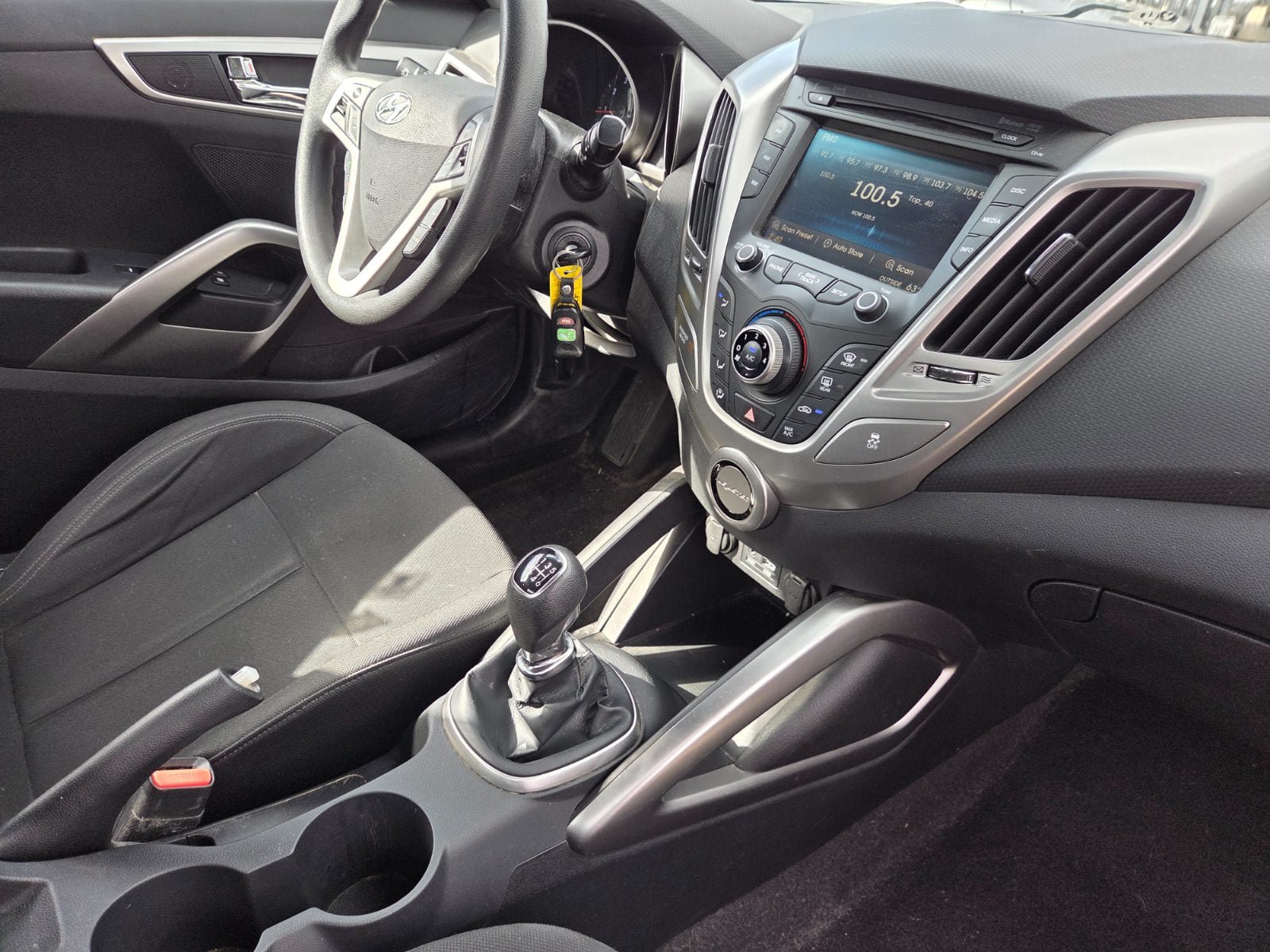 Used 2016 Hyundai Veloster FWD image 12