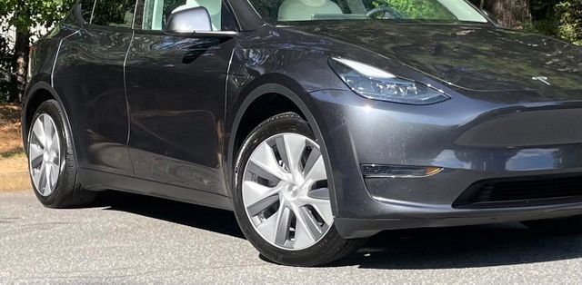 Used 2024 Tesla Model Y Long Range RWD image 10