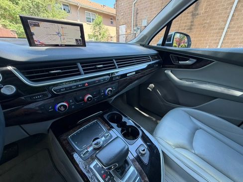 Used 2018 Audi Q7 3.0T Premium Plus w/ Premium Plus Package AWD/4WD image 9