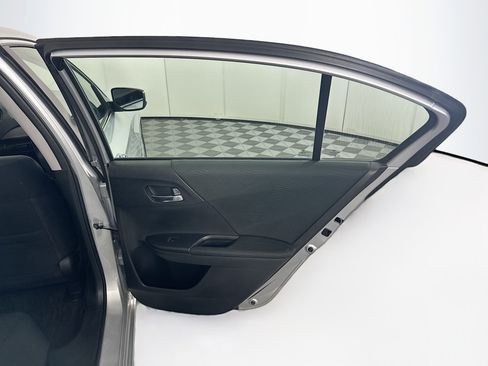 Used 2015 Honda Accord LX image 28