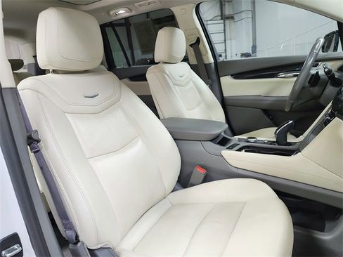 Used 2021 Cadillac XT6 Premium Luxury image 45