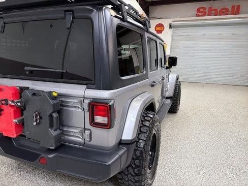 Used 2020 Jeep Wrangler Unlimited Sahara AWD/4WD image 43