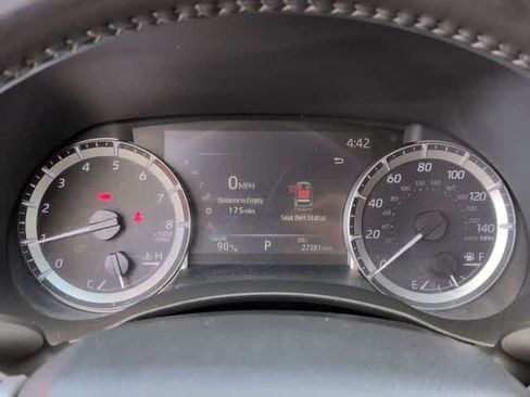 Used 2023 Toyota Highlander LE FWD image 32