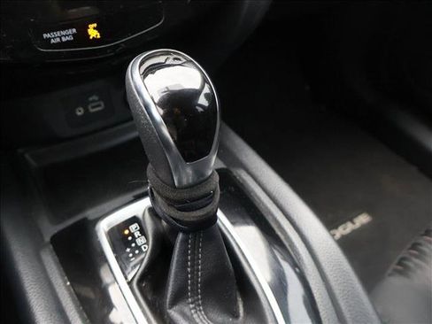 Used 2018 Nissan Rogue S image 11