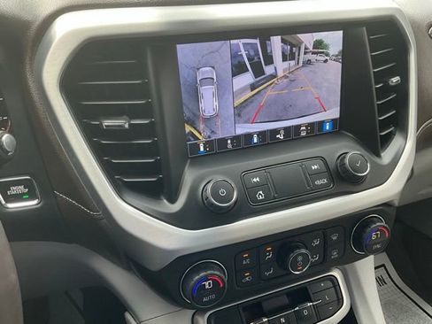 Used 2023 GMC Acadia SLT w/ Technology Package FWD image 8