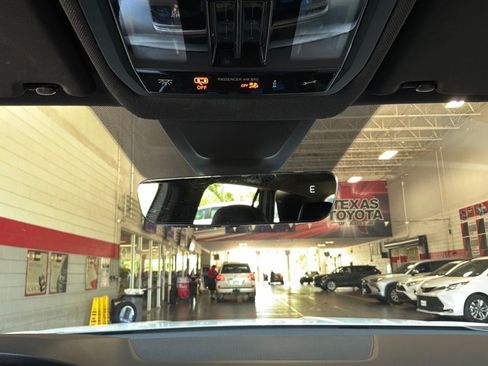 Used 2026 Volkswagen Atlas Cross Sport SE FWD image 19