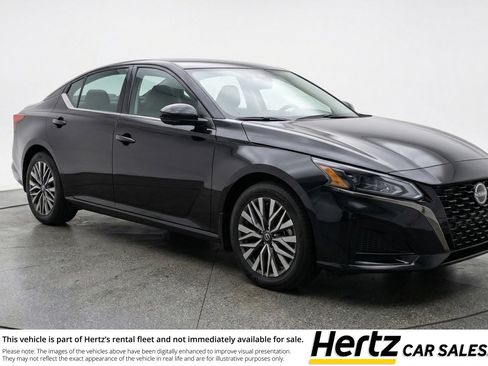 Used 2025 Nissan Altima 2.5 SV image 1