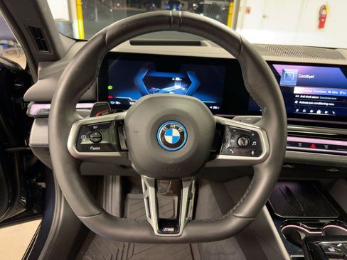 Certified 2025 BMW i5 xDrive40 w/ M Sport Package image 18