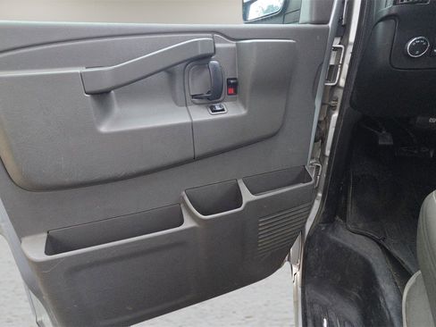 Used 2017 Chevrolet Express 3500 LT w/ LT Preferred Equipment Group image 18