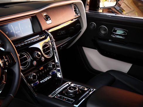 Used 2021 Rolls-Royce Cullinan image 22