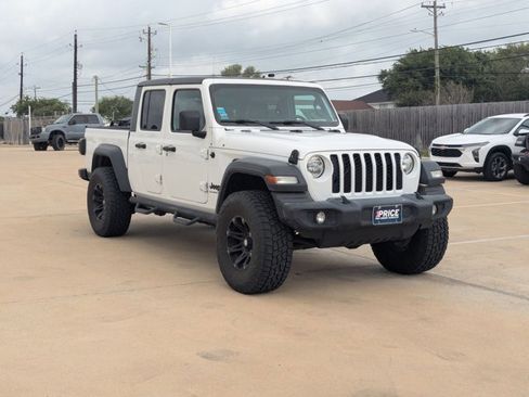 Used 2020 Jeep Gladiator Sport w/ Quick Order Package 24S image 3