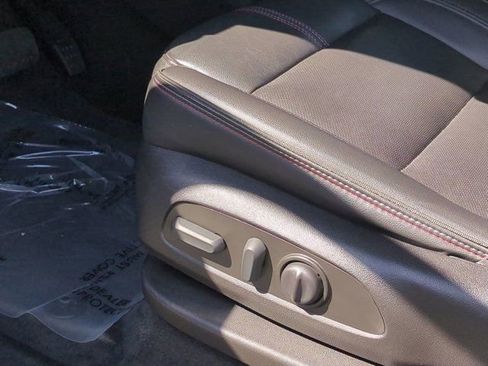 Used 2023 Chevrolet Traverse RS image 12