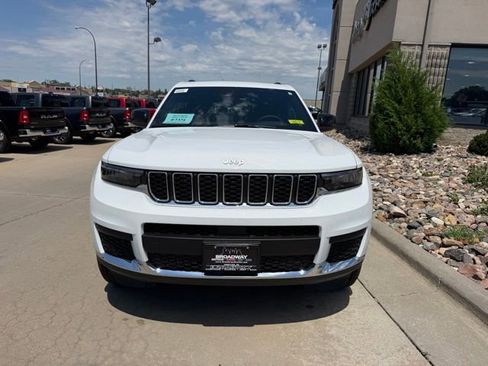 New 2026 Jeep Grand Cherokee L 4WD image 2