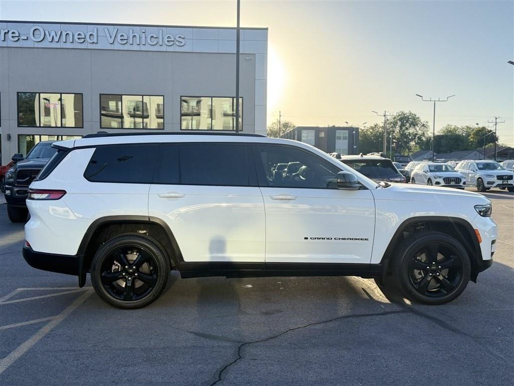 Used 2023 Jeep Grand Cherokee L Laredo AWD/4WD image 8