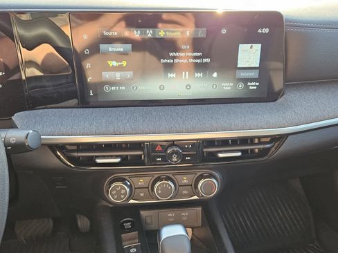 Used 2025 Nissan Kicks SV image 8