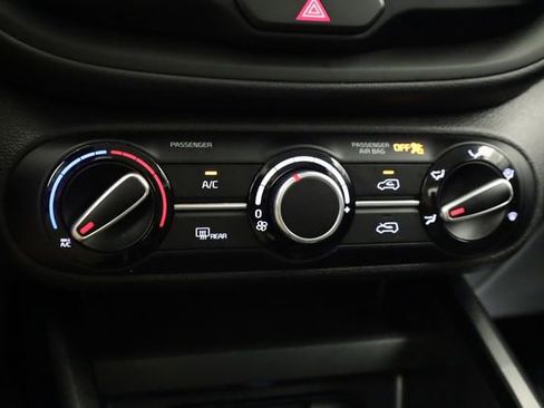 Used 2025 Kia Soul LX w/ LX Technology Package FWD image 22