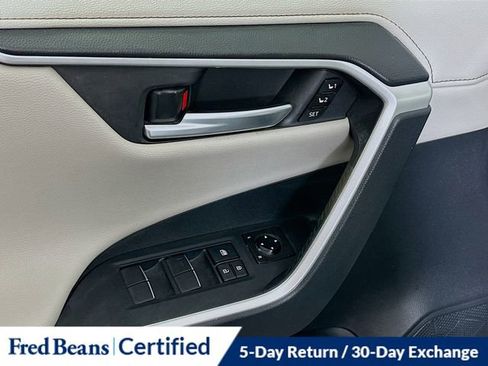 Used 2019 Toyota RAV4 Limited image 19