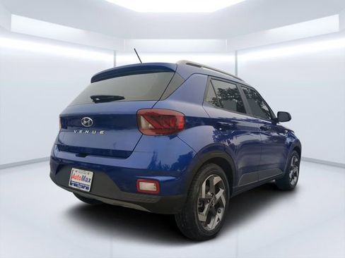Used 2024 Hyundai Venue Limited image 3