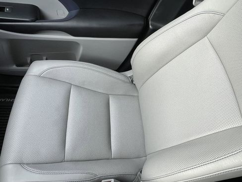 Used 2019 Toyota Highlander Limited image 24