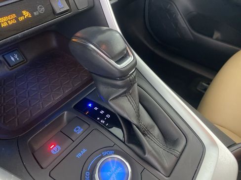 Used 2019 Toyota RAV4 Limited w/ Carpet Mat Package image 20