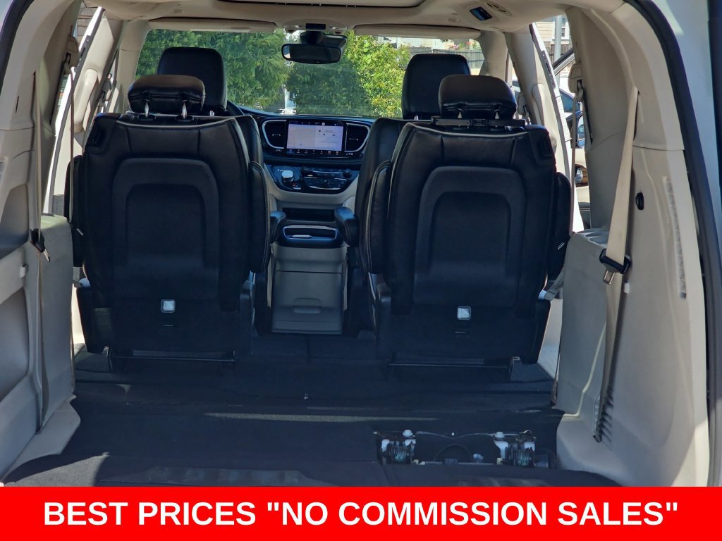 Used 2023 Chrysler Pacifica Limited FWD image 13