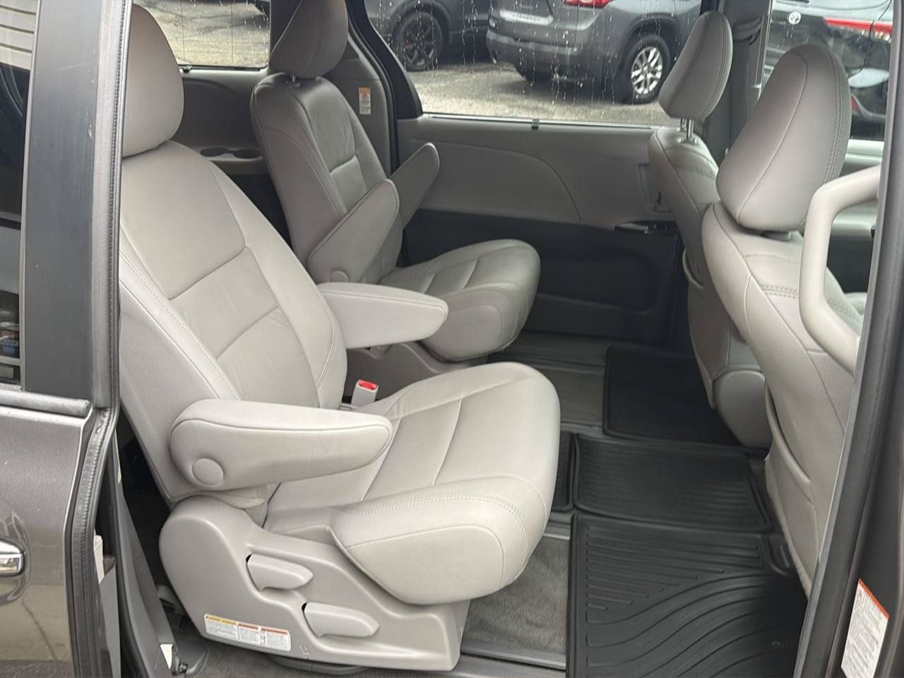 Used 2016 Toyota Sienna XLE AWD/4WD image 28