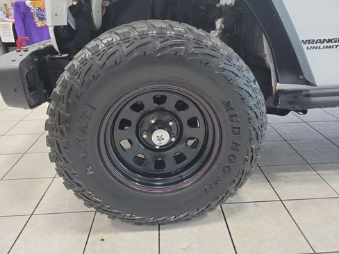 Used 2016 Jeep Wrangler Unlimited Rubicon image 38