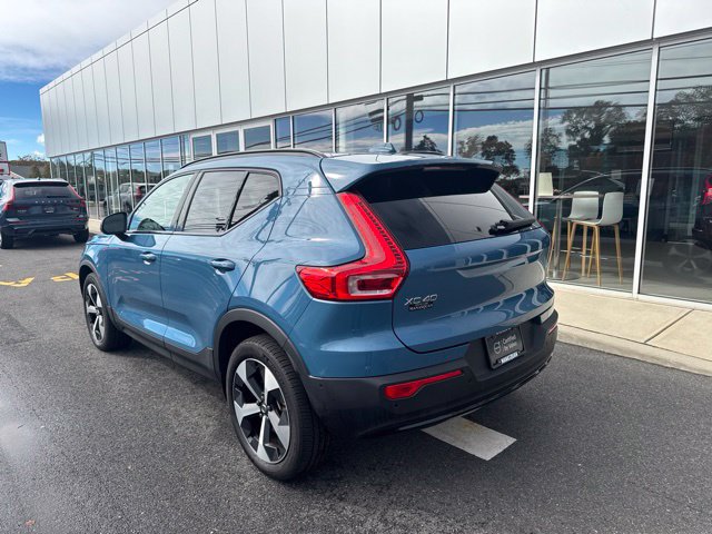 Certified 2025 Volvo XC40 B5 Plus AWD/4WD image 3