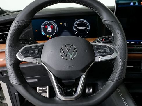 New 2026 Volkswagen Tiguan SEL R-Line AWD/4WD image 9