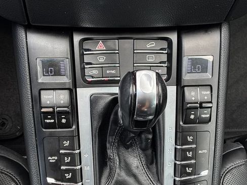 Used 2018 Porsche Macan AWD/4WD image 22