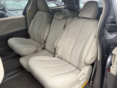Used 2011 Toyota Sienna XLE image 16