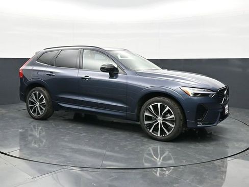Used 2025 Volvo XC60 B5 Plus AWD/4WD image 3