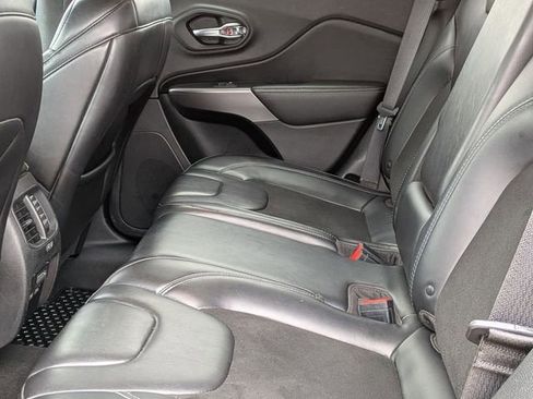 Certified 2019 Jeep Cherokee Latitude Plus w/ Cold Weather Group AWD/4WD image 25