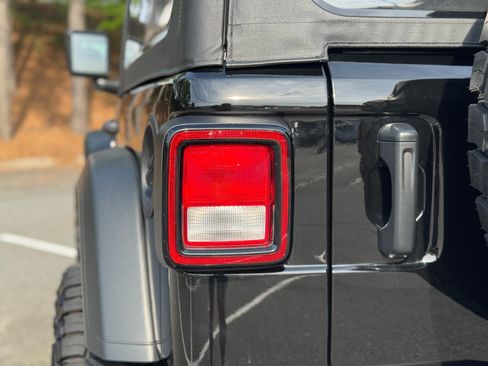 Used 2025 Jeep Wrangler Sport AWD/4WD image 21