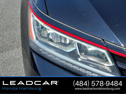 Used 2018 Volkswagen Passat 3.6 FWD image 10