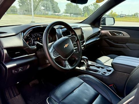 Used 2023 Chevrolet Traverse Premier image 9