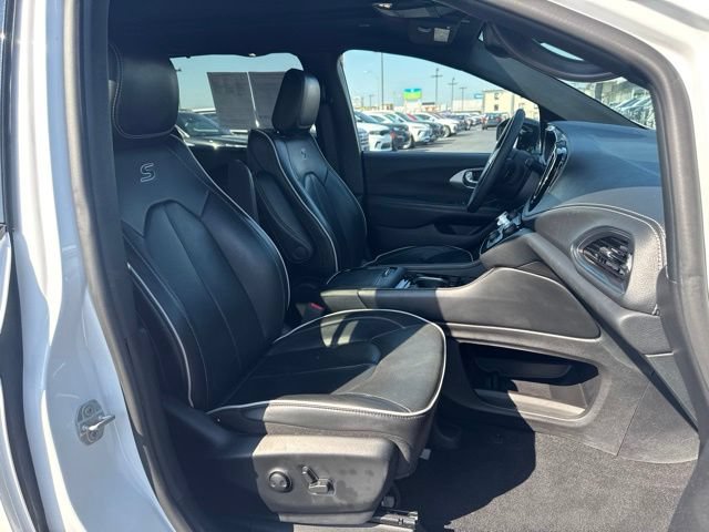 Used 2025 Chrysler Pacifica Limited FWD image 21